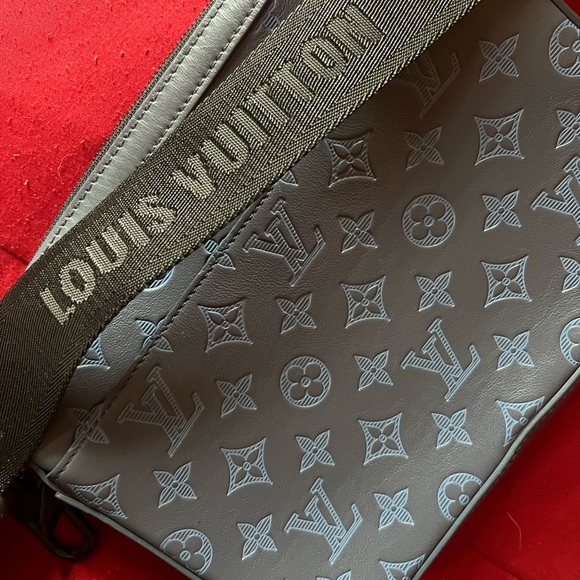 LOUIS VUITTON Duo messenger Shoulder Bag - Picture 4 of 4